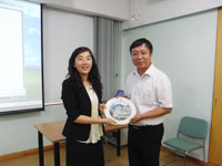 Ms. Wing Wong (left), Director of Office of Academic Links (China) of CUHK presents a souvenir to Prof. Ren Youqun (right), Vice-President of East China Normal University
